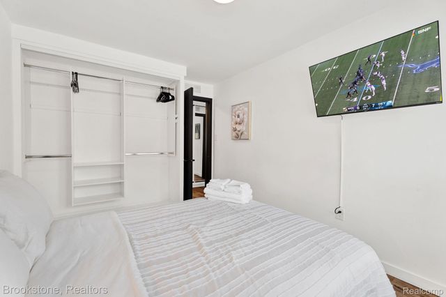 16046 W 13 Mile Road, Beverly Hills Village, MI 48025