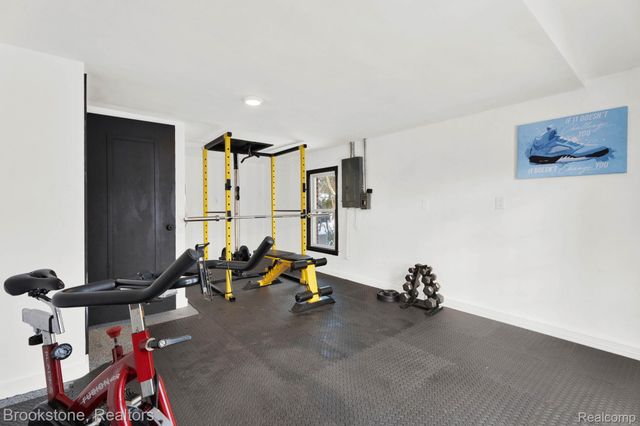 16046 W 13 Mile Road, Beverly Hills Village, MI 48025