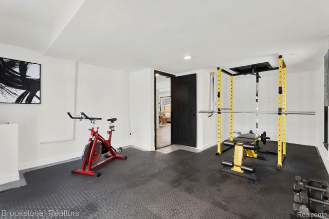 16046 W 13 Mile Road, Beverly Hills Village, MI 48025