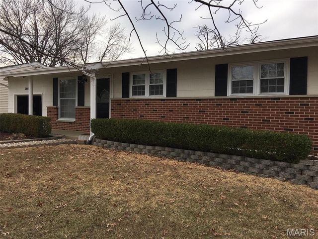 3015 Copenhagen Drive, St Louis, MO 63125