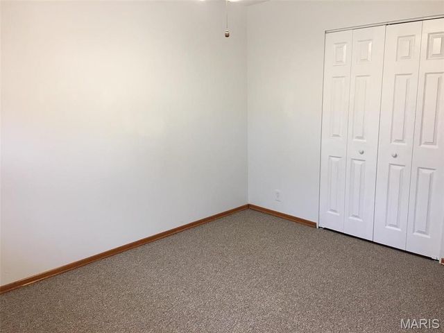 3015 Copenhagen Drive, St Louis, MO 63125