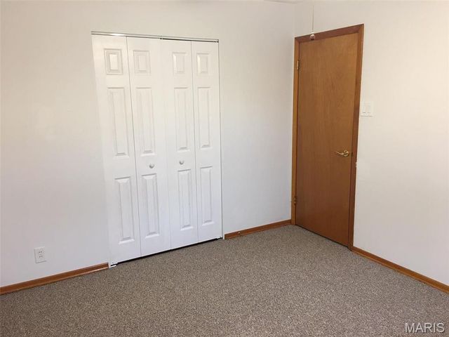 3015 Copenhagen Drive, St Louis, MO 63125