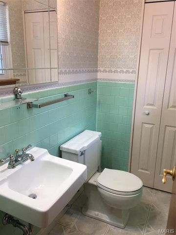 3015 Copenhagen Drive, St Louis, MO 63125