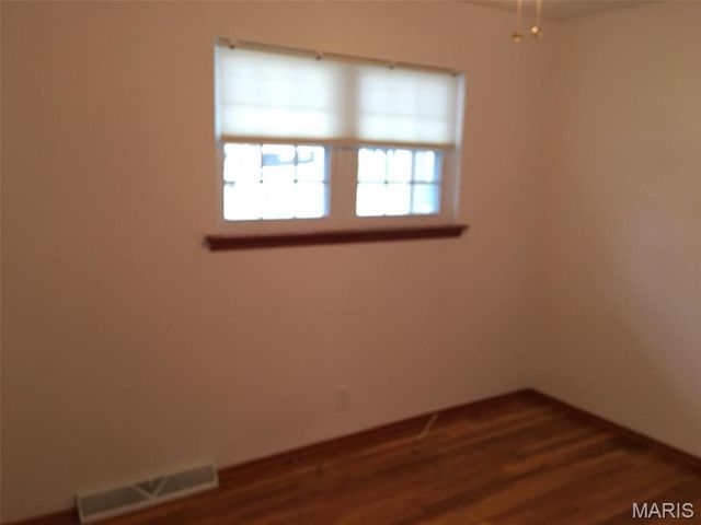 3015 Copenhagen Drive, St Louis, MO 63125