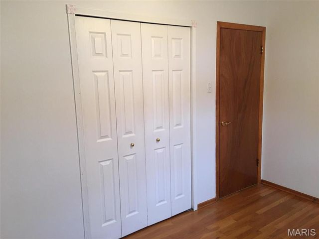 3015 Copenhagen Drive, St Louis, MO 63125