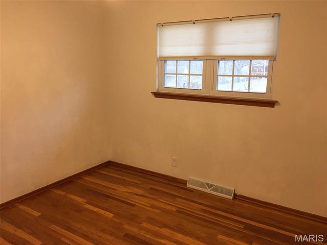 3015 Copenhagen Drive, St Louis, MO 63125