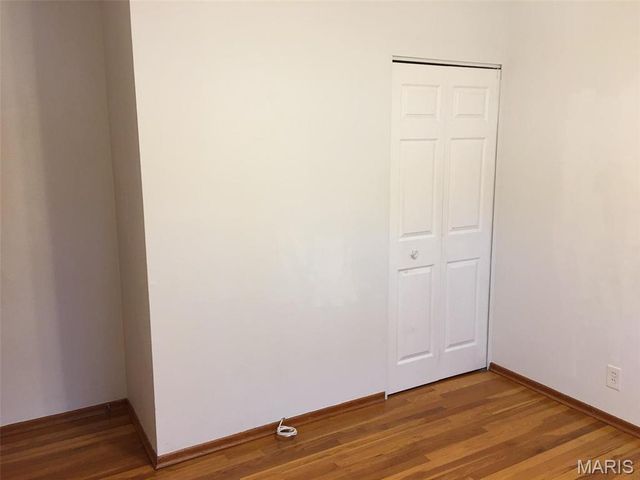 3015 Copenhagen Drive, St Louis, MO 63125