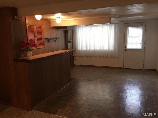 3015 Copenhagen Drive, St Louis, MO 63125