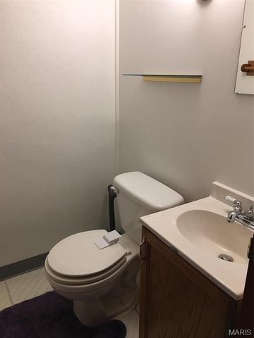 3015 Copenhagen Drive, St Louis, MO 63125