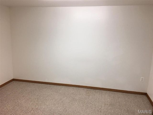 3015 Copenhagen Drive, St Louis, MO 63125