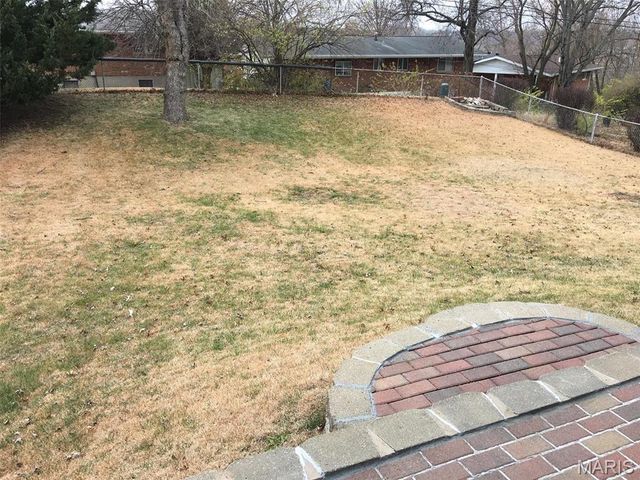 3015 Copenhagen Drive, St Louis, MO 63125