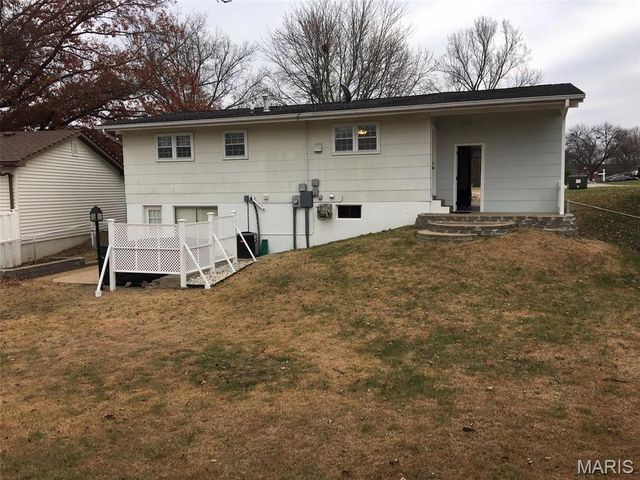 3015 Copenhagen Drive, St Louis, MO 63125