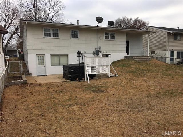 3015 Copenhagen Drive, St Louis, MO 63125