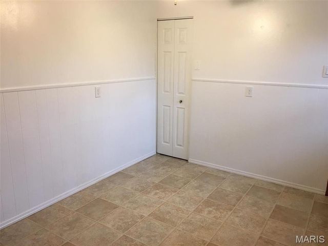 3015 Copenhagen Drive, St Louis, MO 63125