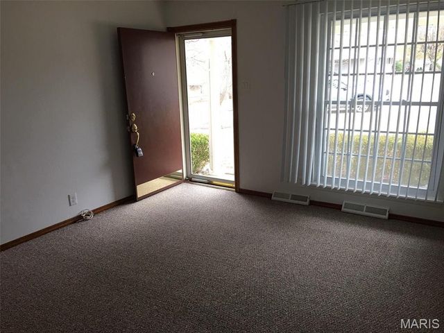 3015 Copenhagen Drive, St Louis, MO 63125