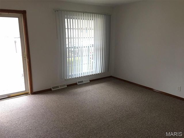 3015 Copenhagen Drive, St Louis, MO 63125