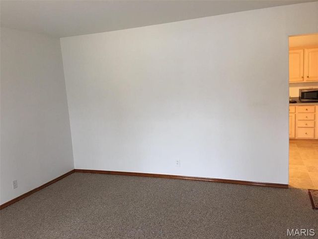 3015 Copenhagen Drive, St Louis, MO 63125