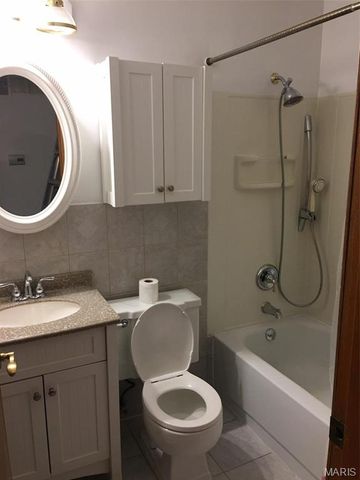 3015 Copenhagen Drive, St Louis, MO 63125