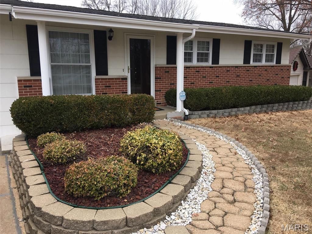 3015 Copenhagen Drive, St Louis, MO 63125