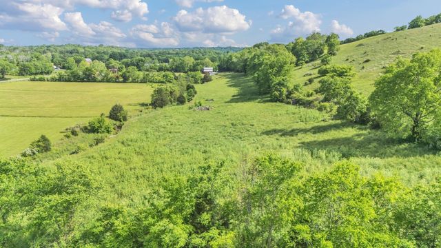 20 Fly Rd, Santa Fe, TN 38482