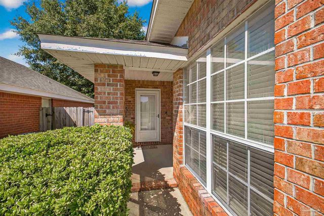 5127 Cocoa Dr, Pensacola, FL 32526