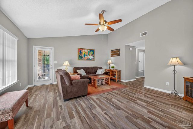 5127 Cocoa Dr, Pensacola, FL 32526