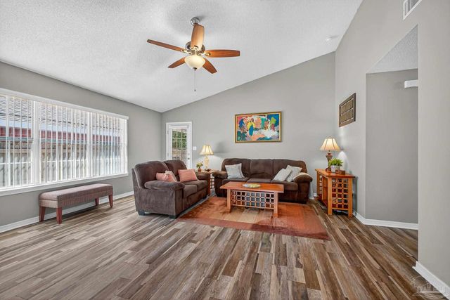 5127 Cocoa Dr, Pensacola, FL 32526