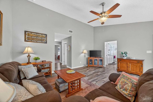 5127 Cocoa Dr, Pensacola, FL 32526