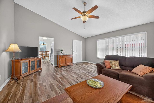5127 Cocoa Dr, Pensacola, FL 32526