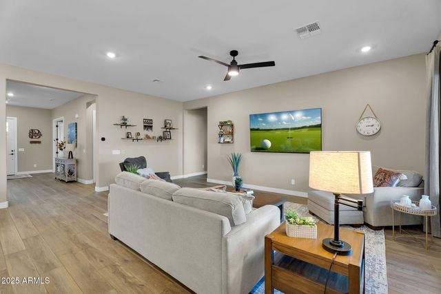 43423 N NATIONAL Court, New River, AZ 85087