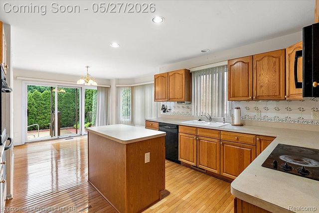 47274 Hunters Park Drive, Plymouth Charter Township, MI 48170