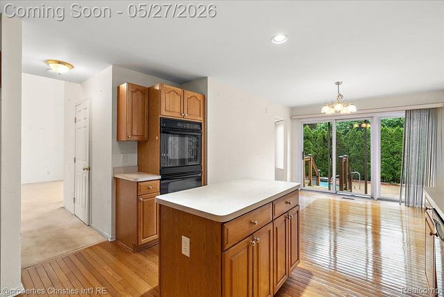 47274 Hunters Park Drive, Plymouth Charter Township, MI 48170