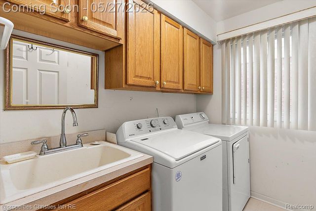47274 Hunters Park Drive, Plymouth Charter Township, MI 48170