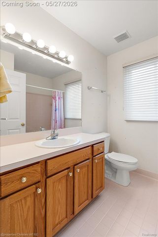 47274 Hunters Park Drive, Plymouth Charter Township, MI 48170