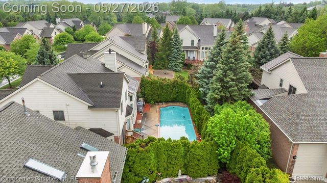 47274 Hunters Park Drive, Plymouth Charter Township, MI 48170