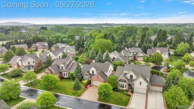 47274 Hunters Park Drive, Plymouth Charter Township, MI 48170