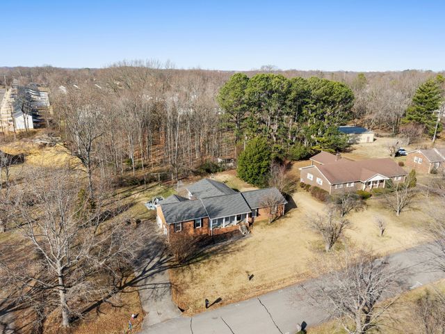 127 Sam Davis Dr, Springfield, TN 37172