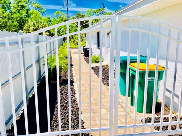 283 Cypress WAY W, Naples, FL 34110