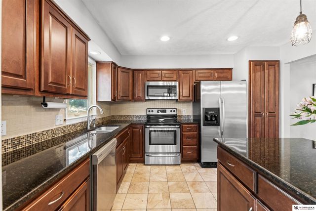 12118 Erskine Circle, Omaha, NE 68164