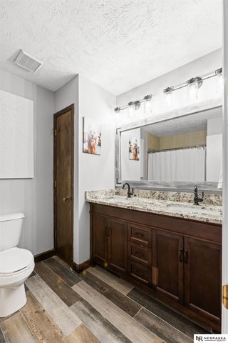 12118 Erskine Circle, Omaha, NE 68164
