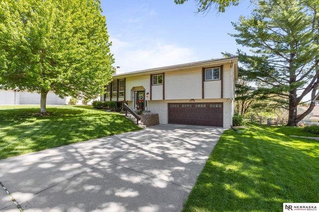 12118 Erskine Circle, Omaha, NE 68164