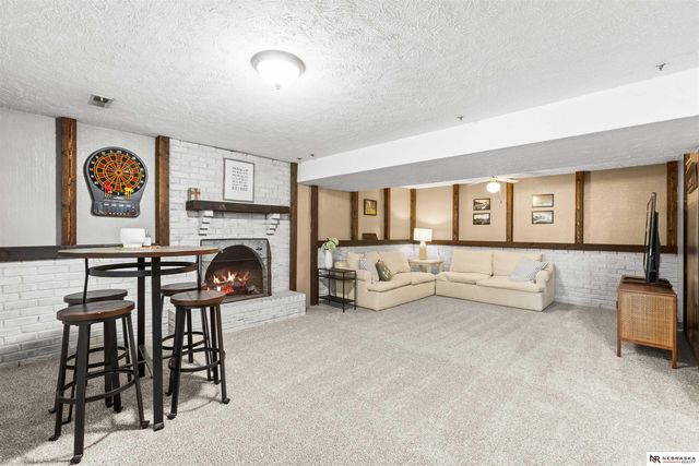 12118 Erskine Circle, Omaha, NE 68164