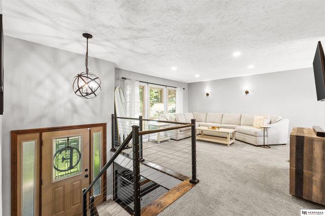 12118 Erskine Circle, Omaha, NE 68164