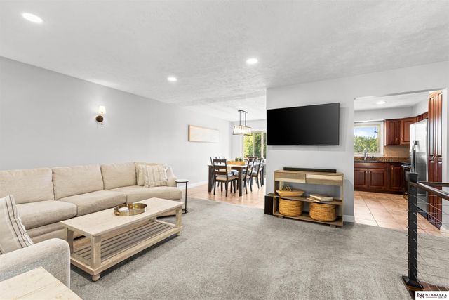 12118 Erskine Circle, Omaha, NE 68164