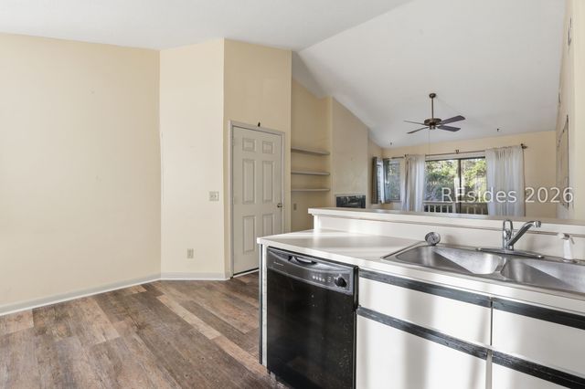 5 Gum Tree Rd Apt J16, Hilton Head Island, SC 29926