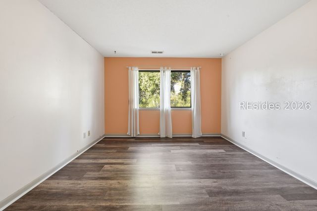 5 Gum Tree Rd Apt J16, Hilton Head Island, SC 29926