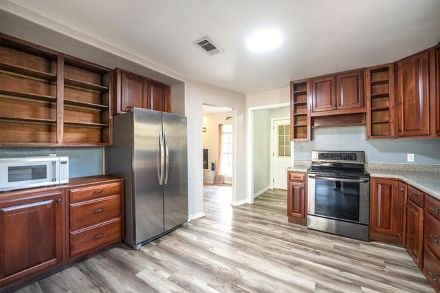 18770 Oakridge Drive, Cleveland, TX 77328