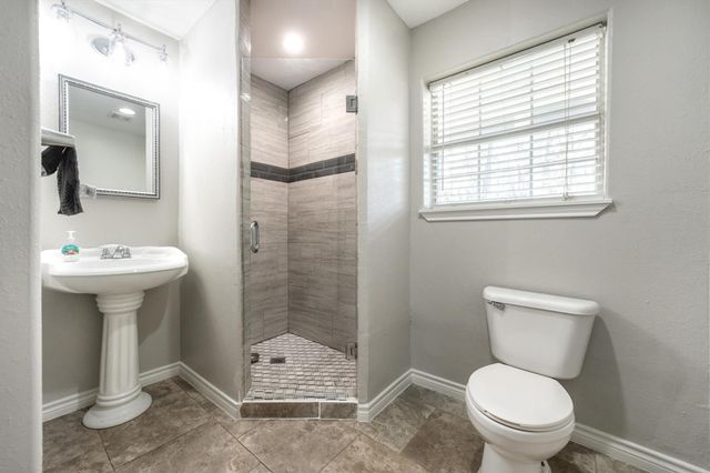 18770 Oakridge Drive, Cleveland, TX 77328