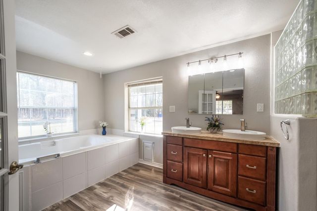 18770 Oakridge Drive, Cleveland, TX 77328