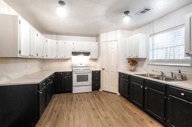 18770 Oakridge Drive, Cleveland, TX 77328